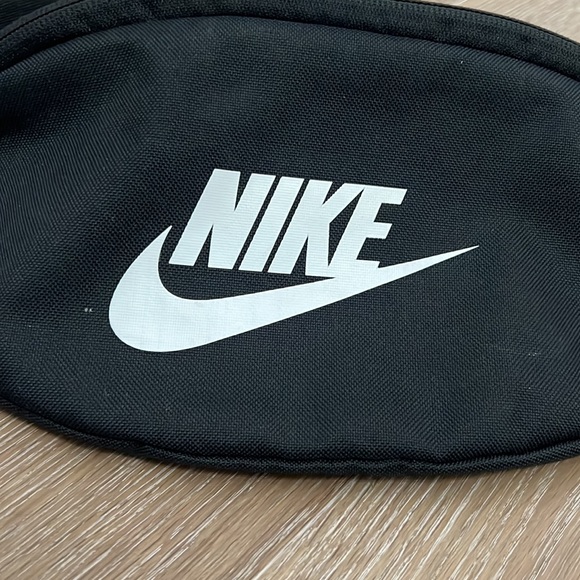 Nike Belt Bag - Picture 2 of 7